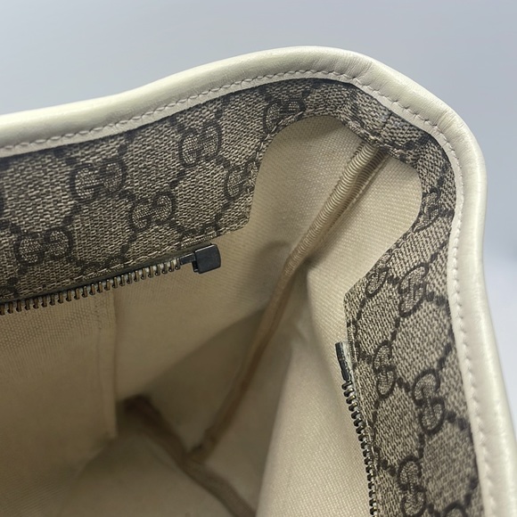 Gucci Carryall Bag - Picture 9 of 16